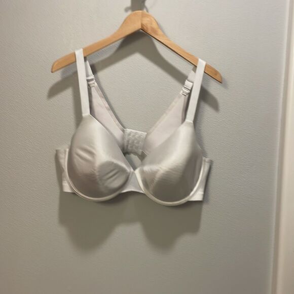 Catherine’s Intimates woman’s white underwire bra - Picture 2 of 6
